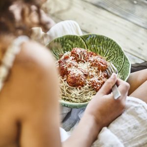 1811 Spaghetti with macadamia 'nutballs' (10)