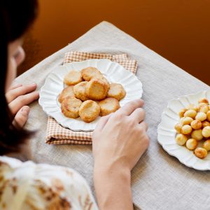 2011 Honey roasted macadamias and shortbread biscuits (13)
