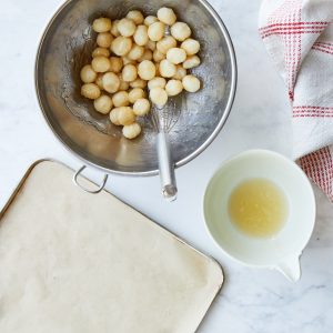 2011 Honey roasted macadamias and shortbread biscuits (Step 3)