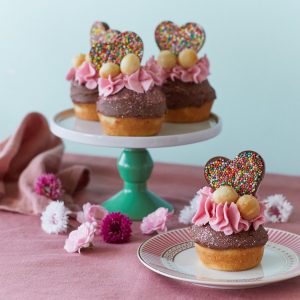 macadamia-valentine-love-cakes-