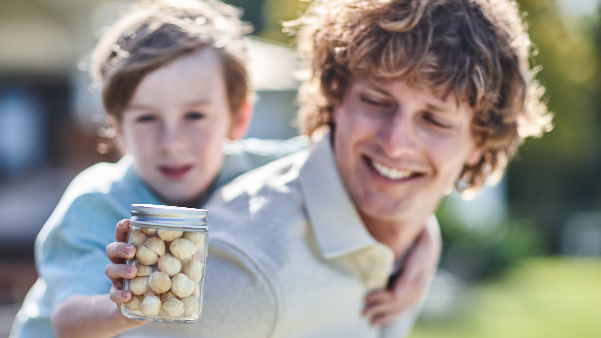Teachers gift idea: jar of roasted macadamias