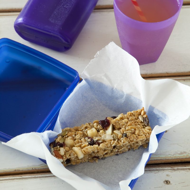 Make your own macadamia muesli bars