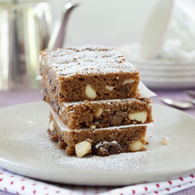 Macadamia, sultana and choc slice
