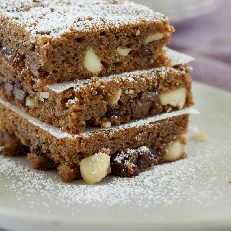 1211 Macadamia, sultana and choc slice