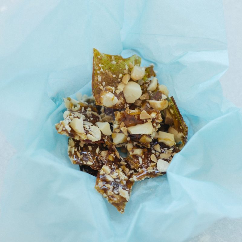 1310-macadamia-praline