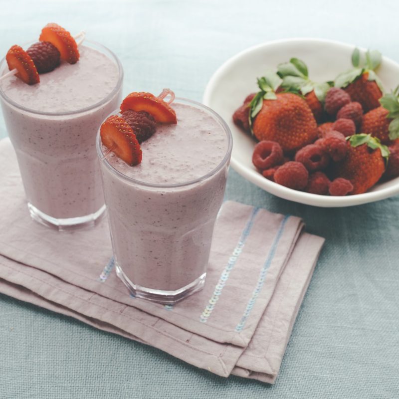 Macadamia and berry smoothie recipe