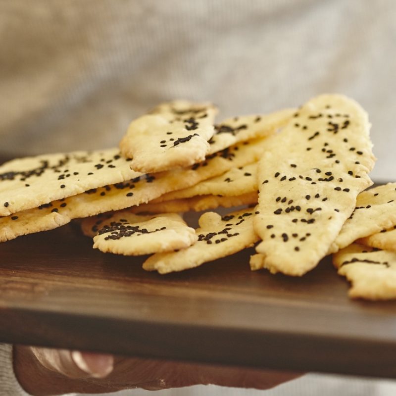 Macadamia and cheese crisps