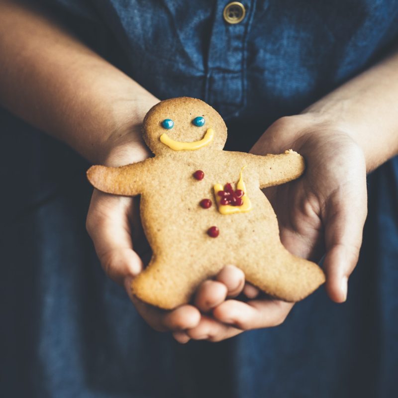 Macadamia gingerbread men