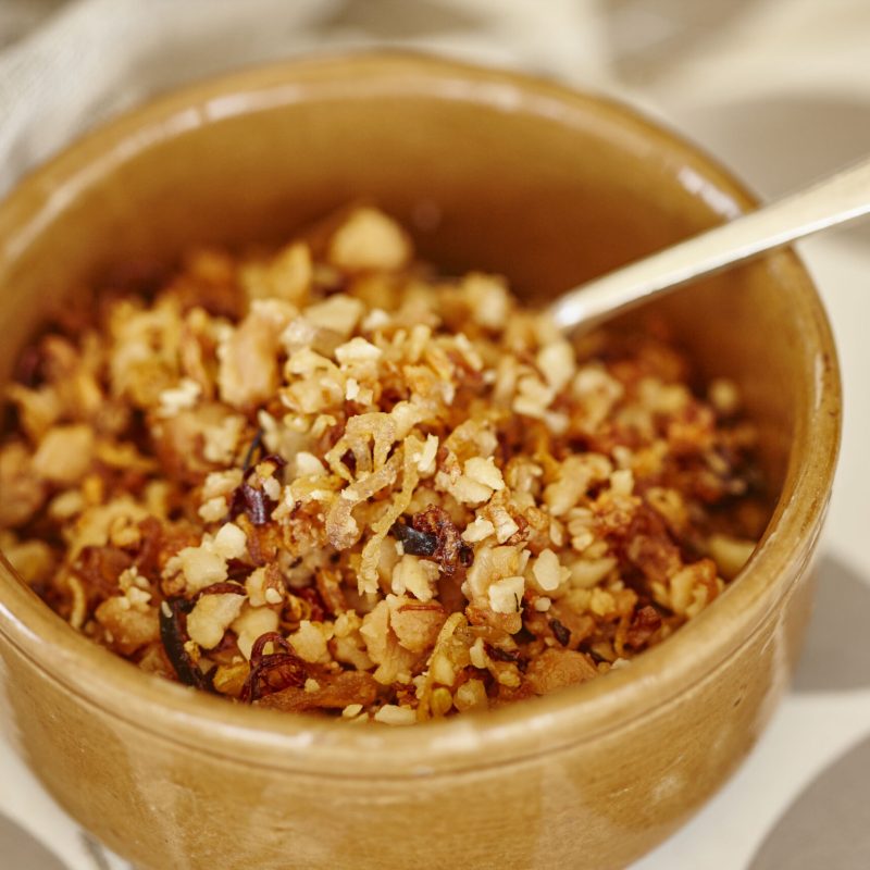 Savoury macadamia topping