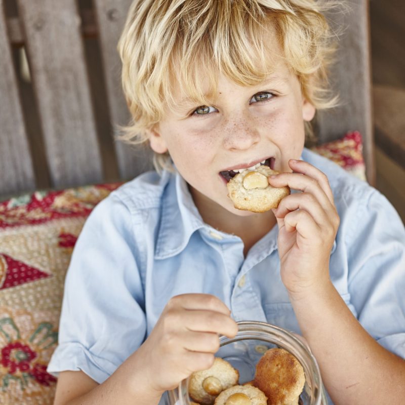 Quick and easy macadamia biscuits