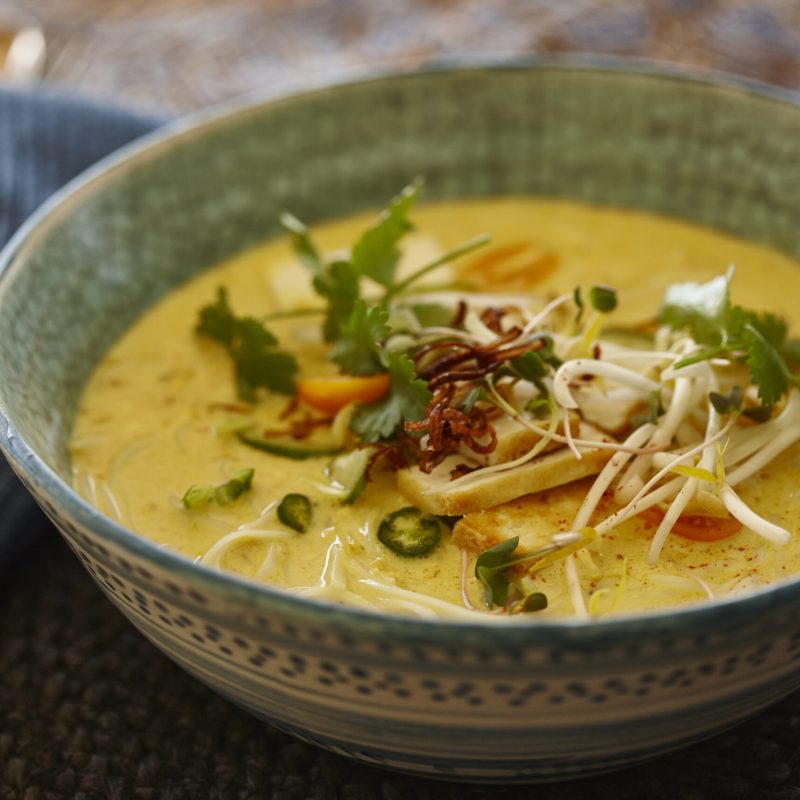 Spicy macadamia laksa