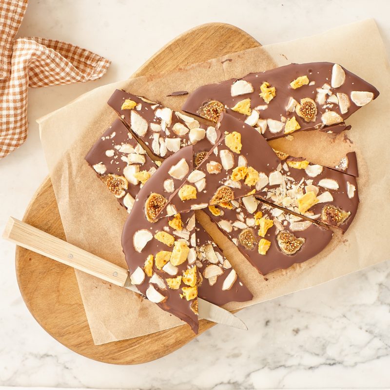 2011 Macadamia, fig and honeycomb chocolate bark (Step 4)