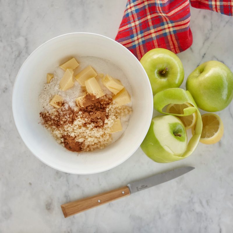 2202 Macadamia and apple crumble - step 2