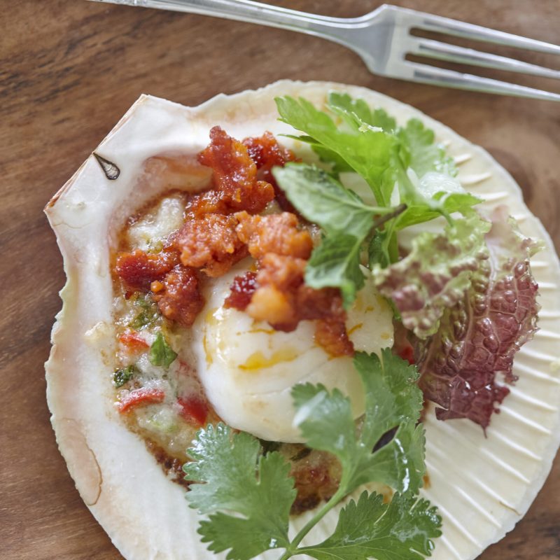2204 Seared scallops with macadamia butter and chorizo (4)
