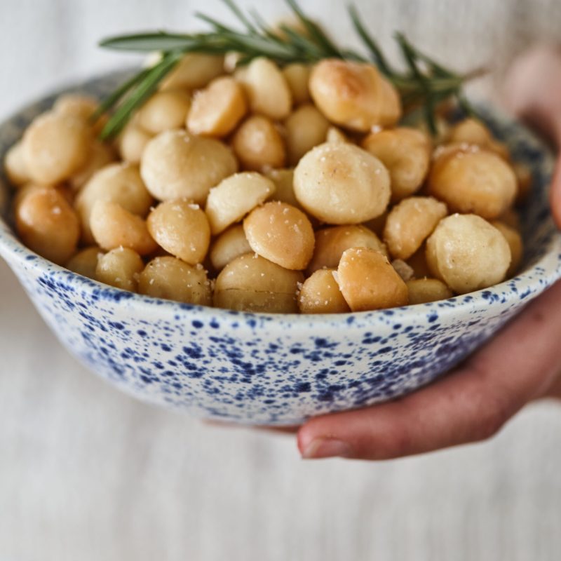 2411 Macadamia snacking - bowl with rosemary (6)