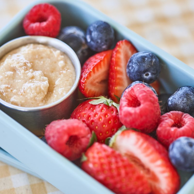 2411 Macadamia snacking - butter and berries (1)