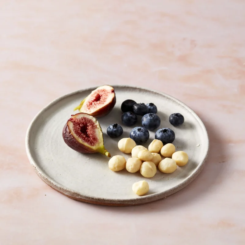 2505 Macadamia, berry and fig snack (1)