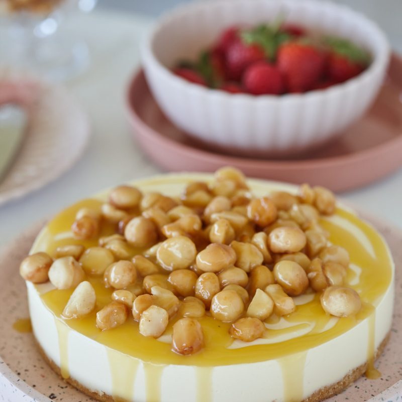 Simple cheesecake with honey caramel macadamias