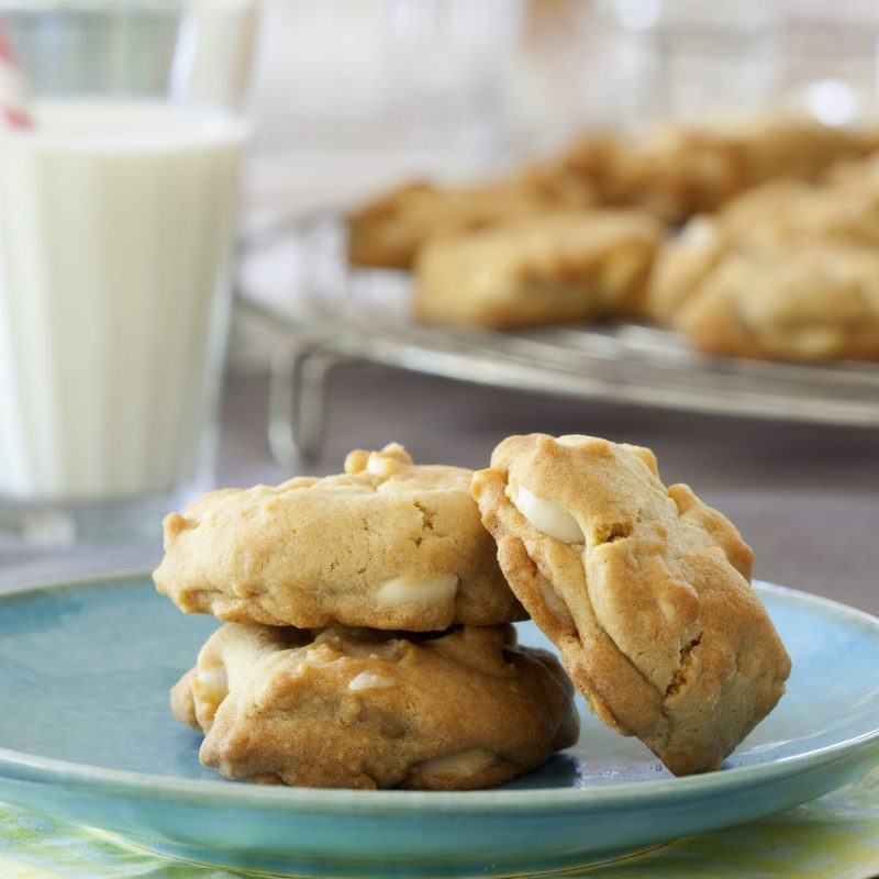 Macadamia-and-white-chocolate-cookies