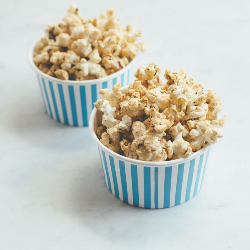 Popcorn with macadamia nuts